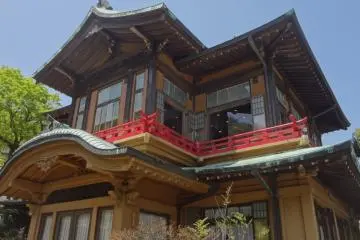 He had a job in Tokyo but had his own library, secretaries and even a semi-permanent room at the Fujiya Hotel.