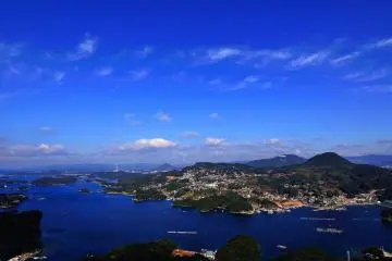 Color of the sky, the East China Sea, and the houses on the hillsides of the Mt. Ishi create exotic scenery (Photo: MASAYOSHI HIROSE)