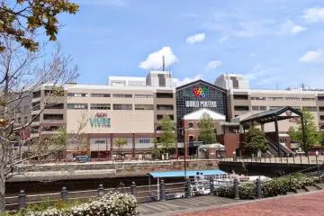 <p>Yokohama World Porters Mall</p>
