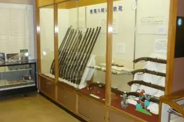 Displays of matchlock guns used in the battle of Nagashino