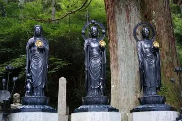 <p>รูปปั้นหลากหลายแบบ</p>