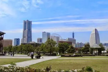 <p>วิวมินะโตะ มิไร 21 (Minato Mirai 21) มองจากด้านหลังของอาคารอะกะเร็นกะ โซะโกะ</p>