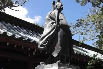 <p>A statue of Yatabe Moriharu, a local nobleman who funded the shrine's reconstruction after an earthquake in 1854</p>