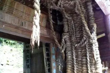 Giant straw sandals in the gatehouse