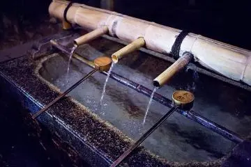 <p>The 'temizura' where visitors to the shrine cleanse their hands and mouth before entering</p>