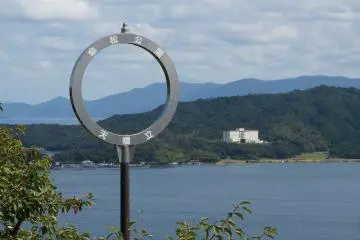 <p>เป้าให้โยนกระเบื้องรอด มันปลิวซ้ายปลิวขวาหมดเลย แงง</p>