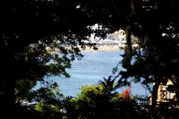 <p>From the top of the mountain you can see the beach area on Enoshima.&nbsp;</p>