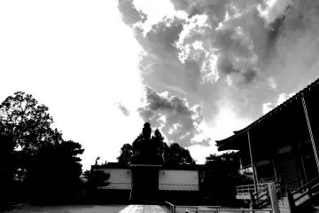 <p>Koshoji Temple grounds with Fukui Daibutsu at the back in B&amp;W</p>