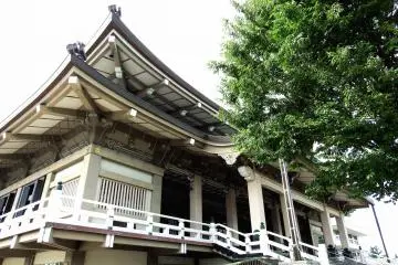 <p>Main temple building viewed from an angle</p>