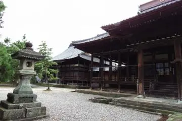 <p>The building on the right was reconstructed in 1838 and is designated as a cultural property of Fukui city</p>
