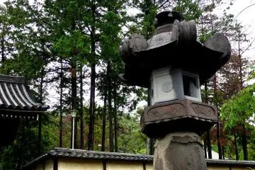 <p>Stone lantern</p>