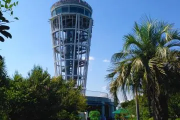 ซีแคนเดอร์ ประภาคารและระเบียงชมวิวของเกาะ