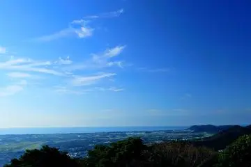 <p>The coast of Enshu viewed from the observation deck at Atsumi Peninsula Prefectural Natural Park</p>