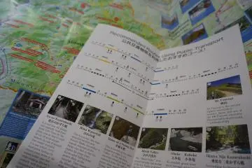 <p>เขามีเส้นทางเที่ยวที่แนะนำด้วยนะ</p>