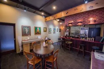 <p>Art Space Yosuga's cafe/bar/gallery connects people from across countries and cultures</p>