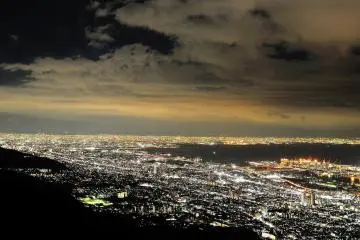 <p>'Ten million dollar night view' of Kobe seen from the Kikuseidai observation deck on Mt. Maya. This gorgeous view is one of the "Three major night views" in Japan</p>