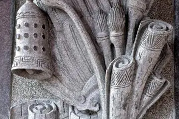 <p>A non-animal motif</p>