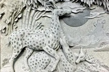 <p>Doe deer carving</p>