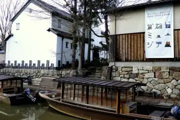 <p>The boats must be fun in spring and autumn</p>