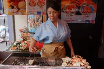 <p>กลิ่นมันเรียกไปแต่ไกล</p>
