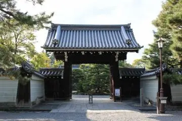 칸인노미야 저택터. 평상시는 비공개이지만, 춘추의 무료 일반공개시에는 이러한 궁중의 저택도 공개된다
