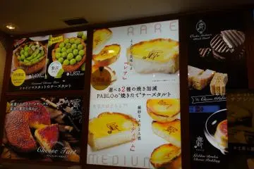 <p>อ่านมาว่าพายร้านนี้ก็อร่อยมาก คราวหน้าต้องลอง</p>