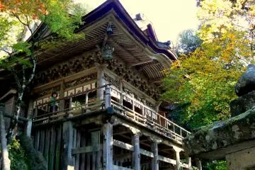 <p>Daihi-Kaku rests on stilts with its back to the mountain</p>