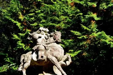 <p>Magnificent statue of a samurai on horseback - possibly Lord Toshitsune Maeda who rebuilt Natadera after it burned down</p>
