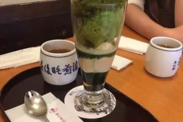 <p>녹차파르페</p>