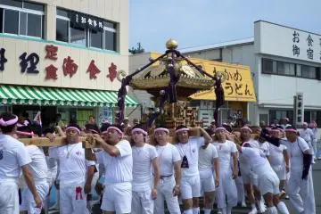 <p>Seperti halnya festival keren lainnya, akan ada tandu-kuil yang diarak keliling kota.</p>