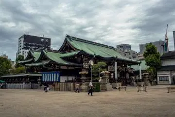 <p>The main building complex of Osaka Tenmangu</p>