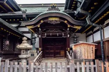<p>One of the entrances to the main building, adorned with elaborate decorations</p>