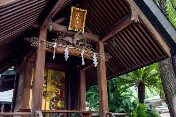 <p>Gilded gold decorations on one of the secondary shrines</p>