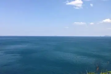 <p>You can almost see forever from the shores of Wakasa&nbsp;Bay in Kyoto Prefecture.</p>