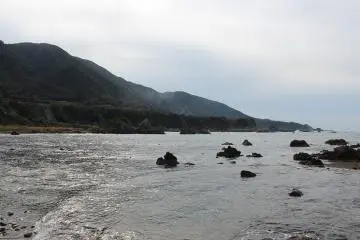 일본해 이미지는 사나운 파도이지만, 한겨울을 제외하면 이처럼 잔잔한 날이 많다