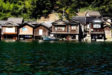 <p>Waterfront homes in the fishing village of Ine.</p>