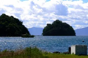 <p>Islands in the harbor</p>