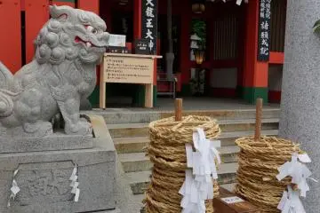 <p>มีเชือก&nbsp;Shimenawa ศักดิ์สิทธิ์ให้ไหว้</p>