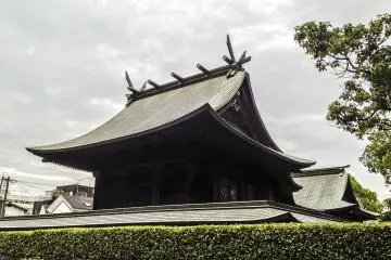 <p>A view of the shrine's rooftop from the street.</p>