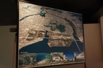 <p>พื้นที่โรงงานทั้งหมด กว้างมาก มีท่าเรือ มีสะพาน มีโรงงานผลิตไฟฟ้า</p>