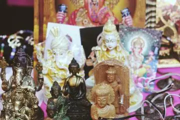 <p>Souvenirs&nbsp;from India for sale at the festival</p>