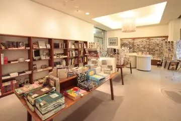Museum shop (Photo: Yokohama Museum of Art)