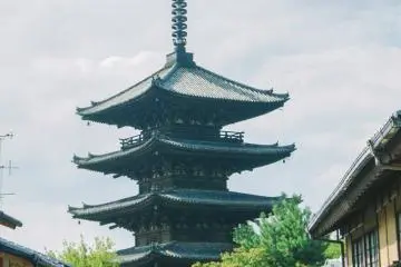 <p>Pagoda Yasaka yang terlihat dari Ninen-zaka</p>