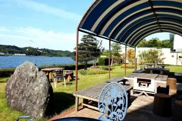 <p>The garden of Kitagata Lakeside Hotel is equipped with barbecue grills</p>
