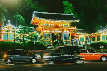 Kuil Yasaka di Malam Hari