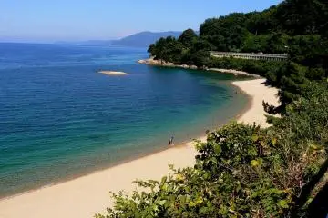 <p>This beach looked so inviting but I couldn't find a way down from the road</p>