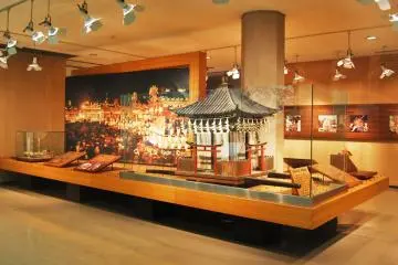 <p>Ada juga pameran yatai versi mini di lantai dua</p>