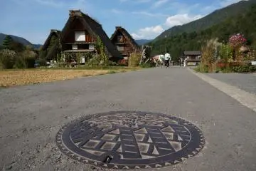 <p>ห้ามพลาด ต้องถ่ายฝาท่อประจำเมือง</p>