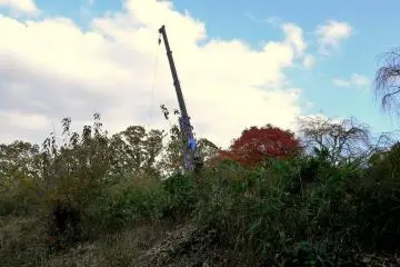 <p>จากทางเดินด้านล่าง ฉันเห็นรถเครนในพื้นที่ของ Shogunzuka</p>