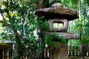 <p>I like this rough style of stone lantern</p>